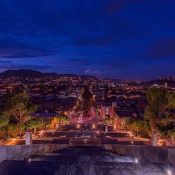 Tlaxcala - Tlaxcala de noche. Foto por: Alejandro Alanis