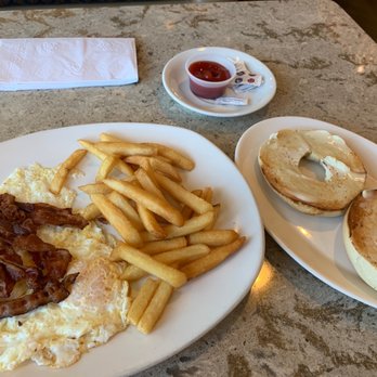 Grand Stage - A nice afternoon breakfast on a COVID-19 Tuesday. - Diners Near Me - East Meadow, New York Grand Stage - A nice afternoon breakfast on a COVID-19 Tuesday. - Diners Near Me - East Meadow, New York