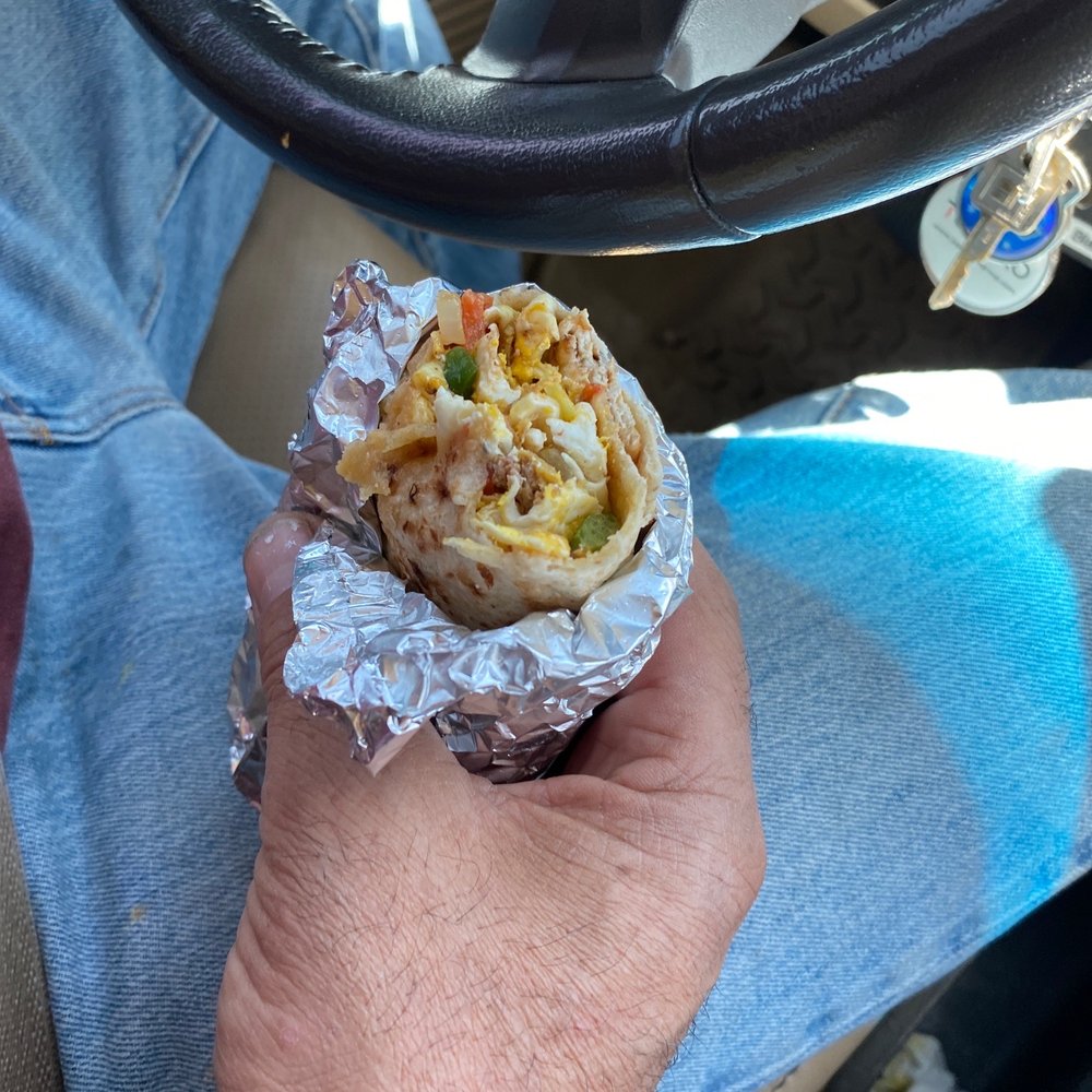 Delfina's Kitchen - Burrito machaca con huevo - Mexican Near Me - Sierra Blanca, Texas Delfina's Kitchen - Burrito machaca con huevo - Mexican Near Me - Sierra Blanca, Texas