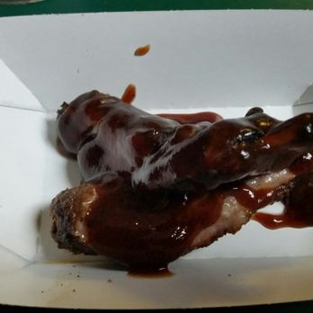 Hate Mondays Tavern - Owner gave us free ribs to try...great guy - Barbeque Near Me - Miami, Florida