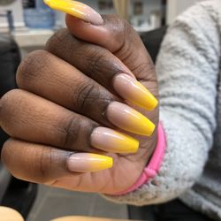 Nails Square - Ombré warm pink and cabanas yellow coffin shape nails