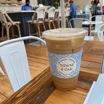 Towne & Oak - Iced caramel latte - Cafes Near Me - Winnetka, Illinois Towne & Oak - Iced caramel latte - Cafes Near Me - Winnetka, Illinois