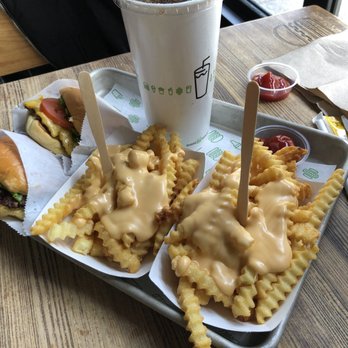 Shake Shack River North - The dream combo x2 - Burgers Near Me - Chicago, Illinois Shake Shack River North - The dream combo x2 - Burgers Near Me - Chicago, Illinois