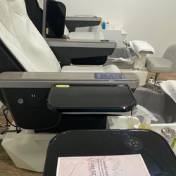 BEAUTIFUL NAIL SALON - Charging plug and wireless
