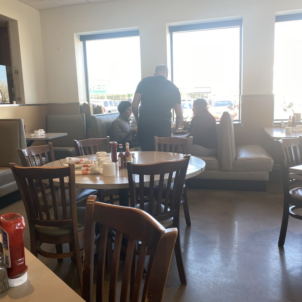 Elly's Pancake House - Patrons being attended to @ Elly's - Breakfast & Brunch Near Me - Chicago, Illinois Elly's Pancake House - Patrons being attended to @ Elly's - Breakfast & Brunch Near Me - Chicago, Illinois