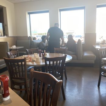 Elly's Pancake House - Patrons being attended to @ Elly's - Breakfast & Brunch Near Me - Chicago, Illinois Elly's Pancake House - Patrons being attended to @ Elly's - Breakfast & Brunch Near Me - Chicago, Illinois