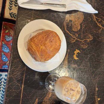 Flyleaf - Chocolate croissant @ chai tea latte - Bookstores Near Me - Grosse Pointe Farms, Michigan