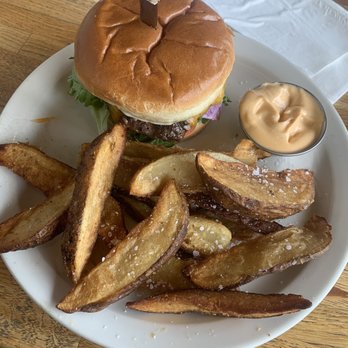 The Commonwealth - 906 Burger - Burgers Near Me - Snoqualmie Pass, Washington The Commonwealth - 906 Burger - Burgers Near Me - Snoqualmie Pass, Washington