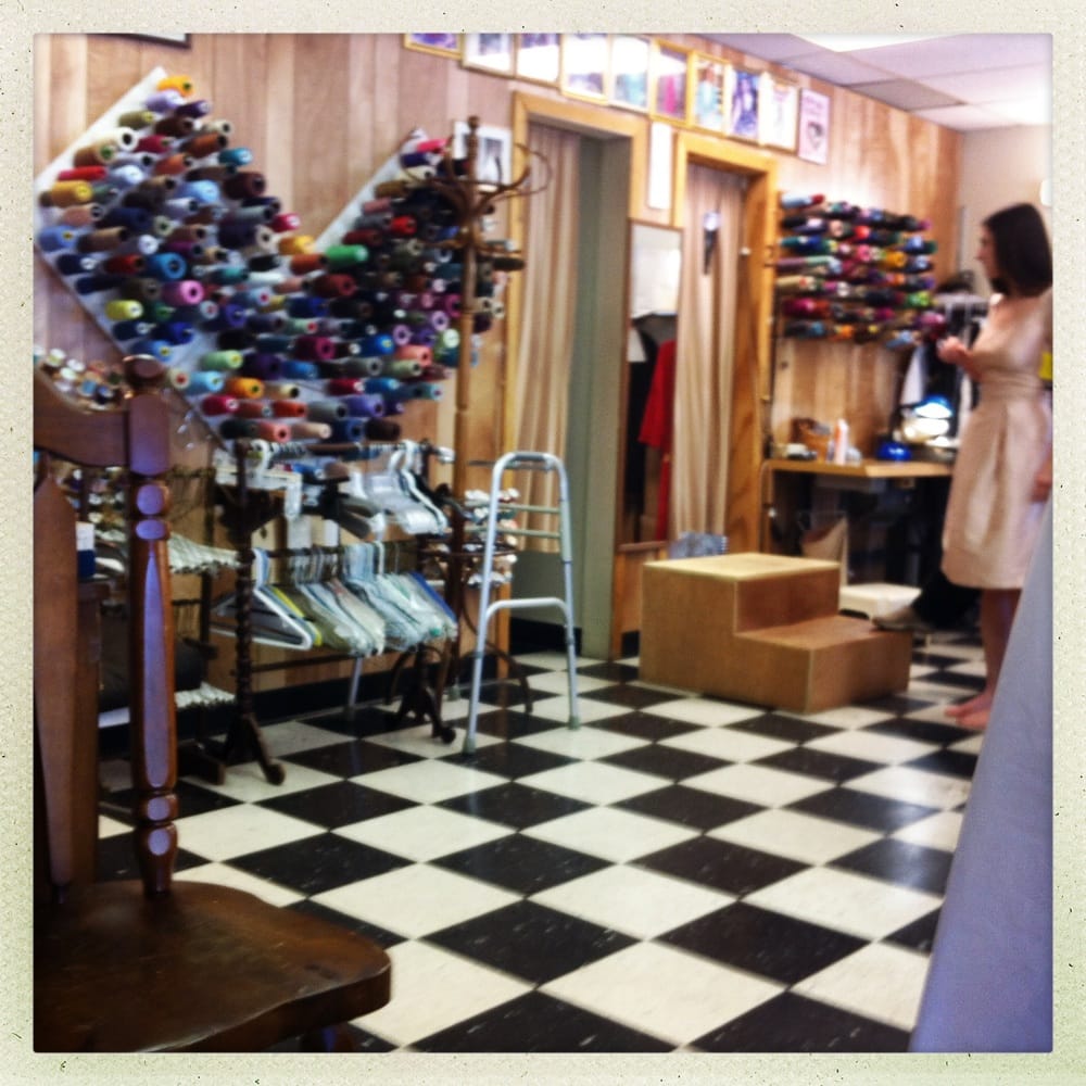 CHAU’S ALTERATIONS Updated August 2024 21 Reviews 215 Lorna Sq