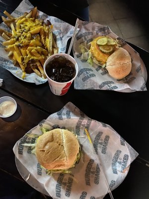 Burgers & Shakes by null
