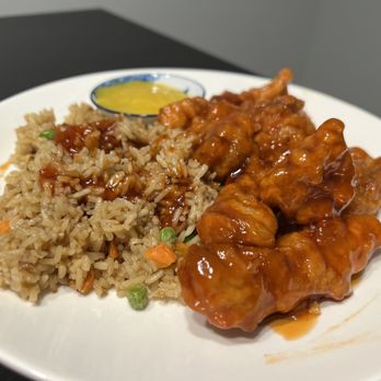 Main Moon Chinese Restaurant - General Tso's Chicken with vegetable fried rice. - Chinese Near Me - Hubbard, Ohio Main Moon Chinese Restaurant - General Tso's Chicken with vegetable fried rice. - Chinese Near Me - Hubbard, Ohio