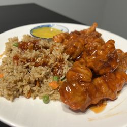 Main Moon Chinese Restaurant - General Tso's Chicken with vegetable fried rice.