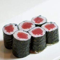 Saki Japanese Kitchen ll - Tuna Roll