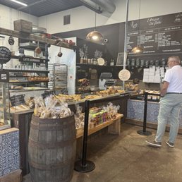 Le comptoir a pain. Le comptoir a pain.