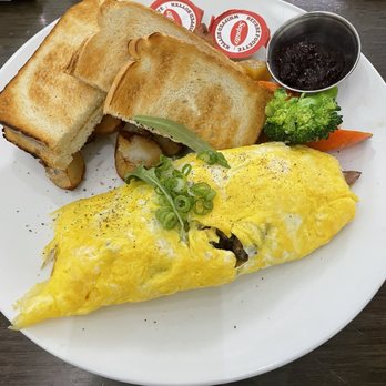 Breakfast Table - BT omelette - Breakfast & Brunch Near Me - Vancouver, British Columbia