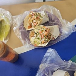 Mariscos los Cabos - 2 Huge tacos