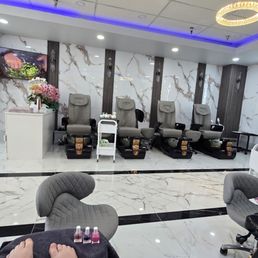 Hawaiian mani-pedi