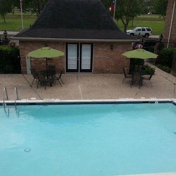 The Crossings at Berkley Square - Community Swimming Pool - Apartments Near Me - Houston, Texas The Crossings at Berkley Square - Community Swimming Pool - Apartments Near Me - Houston, Texas