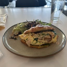 SUNDRIED TOMATO CROISSANT OMELET