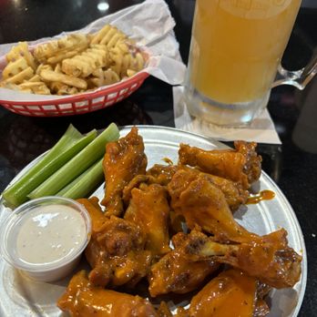 Pluckers Wing Bar - Pasadena - Chicken Wings Near Me - Pasadena, Texas