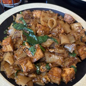 Tee Rak - Pad See Ew with Tofu - Thai Near Me - St. Louis, Missouri Tee Rak - Pad See Ew with Tofu - Thai Near Me - St. Louis, Missouri