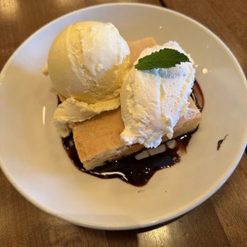 Moxies Kingsway Restaurant - Canadian (New) Near Me - Edmonton, Alberta Moxies Kingsway Restaurant - Canadian (New) Near Me - Edmonton, Alberta