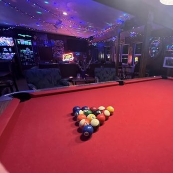 The Pearl Seaside - Dive Bars Near Me - Seaside, Oregon