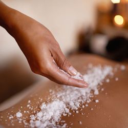 SALT ROOM - Salt body scrub Wellness Suites Weston