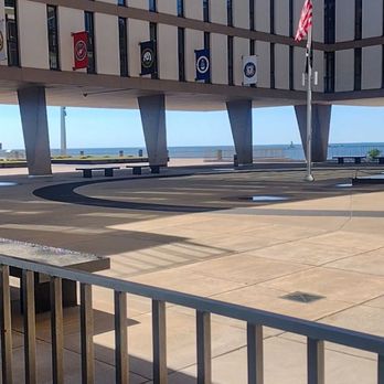 Milwaukee County War Memorial Center - Museums Near Me - Milwaukee, Wisconsin