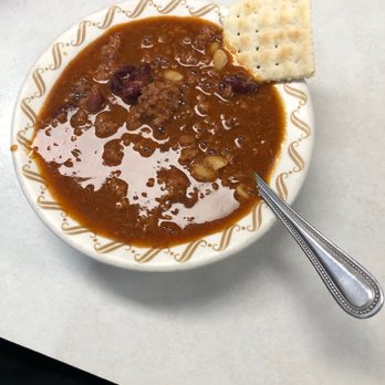 Connie's Diner - a bowl of chili and crackers - Diners Near Me - Two Rivers, Wisconsin