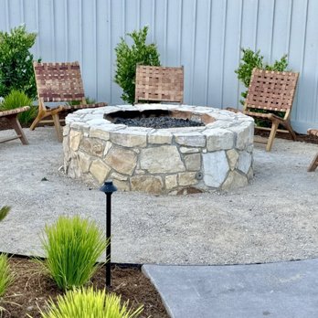 River Lodge - Fire Pit - Hotels Near Me - Paso Robles, California