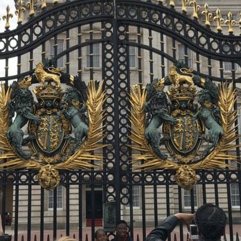 Buckingham Palace - Landmarks & Historical Buildings Near Me - London, XGL Buckingham Palace - Landmarks & Historical Buildings Near Me - London, XGL