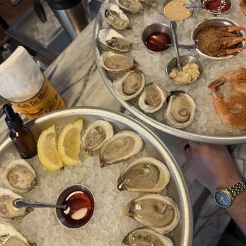 Muddy Waters Oyster Bar - East coast oysters - Cocktail Bars Near Me - Pittsburgh, Pennsylvania Muddy Waters Oyster Bar - East coast oysters - Cocktail Bars Near Me - Pittsburgh, Pennsylvania