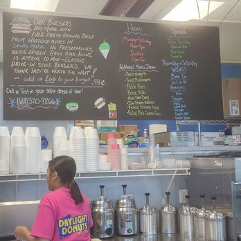Chilly Willy's Ice Creams & Grill - Ice Cream & Frozen Yogurt Near Me - Olney, Illinois