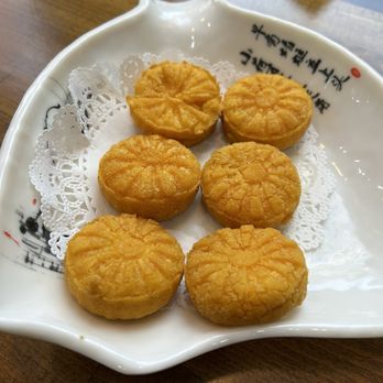 Nai Brother - Friend Pumpkin Cake - Chinese Near Me - Edison, New Jersey