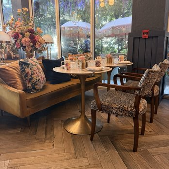 Little Hen - Atmosphere - Breakfast & Brunch Near Me - Miami, Florida Little Hen - Atmosphere - Breakfast & Brunch Near Me - Miami, Florida