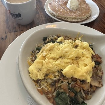 Benny’s Café Breakfast and Lunch - Veggie Skillet with pancakes and a latte - Cafes Near Me - Colleyville, Texas