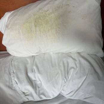 Courtyard by Marriott Norfolk Downtown - Disgusting pillow - Hotels Near Me - Norfolk, Virginia