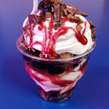 Ralph's Famous Italian Ices - Cherry crunch sundae - Desserts Near Me - Whitestone, New York