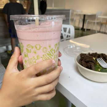 Smoothie Spot - Kendall drive - Strawberry classic smoothie - Salad Near Me - Miami, Florida Smoothie Spot - Kendall drive - Strawberry classic smoothie - Salad Near Me - Miami, Florida