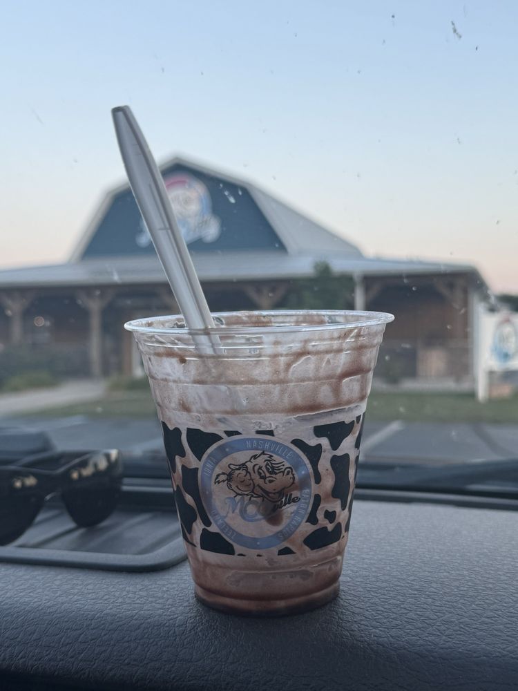 MOO-ville - The Udder Store Logo