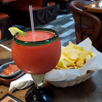 Old Mexico - Strawberry margarita and chips with salsa - Mexican Near Me - Green Bay, Wisconsin Old Mexico - Strawberry margarita and chips with salsa - Mexican Near Me - Green Bay, Wisconsin