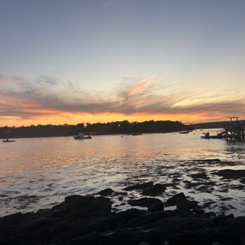 Bluebird Ocean Point Inn - Sunset on the Bay - Resorts Near Me - East Boothbay, Maine Bluebird Ocean Point Inn - Sunset on the Bay - Resorts Near Me - East Boothbay, Maine