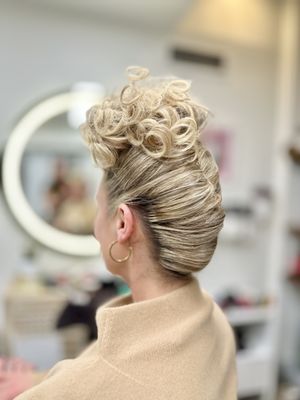 Hair Stylist: Jonathan LUKE