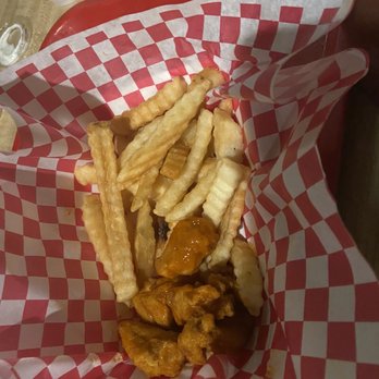 MR Wings - This was supposed to be a 5 pc boneless wing that I paid almost $10 for. It was also ice cold. - Chicken Wings Near Me - Las Vegas, Nevada MR Wings - This was supposed to be a 5 pc boneless wing that I paid almost $10 for. It was also ice cold. - Chicken Wings Near Me - Las Vegas, Nevada