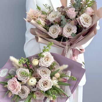 Botanique Studio - Designer bouquets with tea roses - Florists Near Me - Pacifica, California Botanique Studio - Designer bouquets with tea roses - Florists Near Me - Pacifica, California