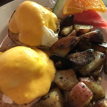 Deetjens Big Sur Inn - Eggs Benedict with potatoes - Hotels Near Me - Big Sur, California