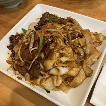 Lee's Kitchen - Stir Fry Beef Rice Noodles - Noodles Near Me - Redmond, Washington