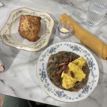 Peach Blossom Eatery - Mushroom Gravy with eggs and biscuit - Breakfast & Brunch Near Me - Newark, Delaware
