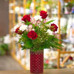 Plumeria Botanical Boutique - Valentine's Day flowers.
